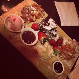 after hunter and his chicken, we shared a dessert platter. £2 each? oh yes. 